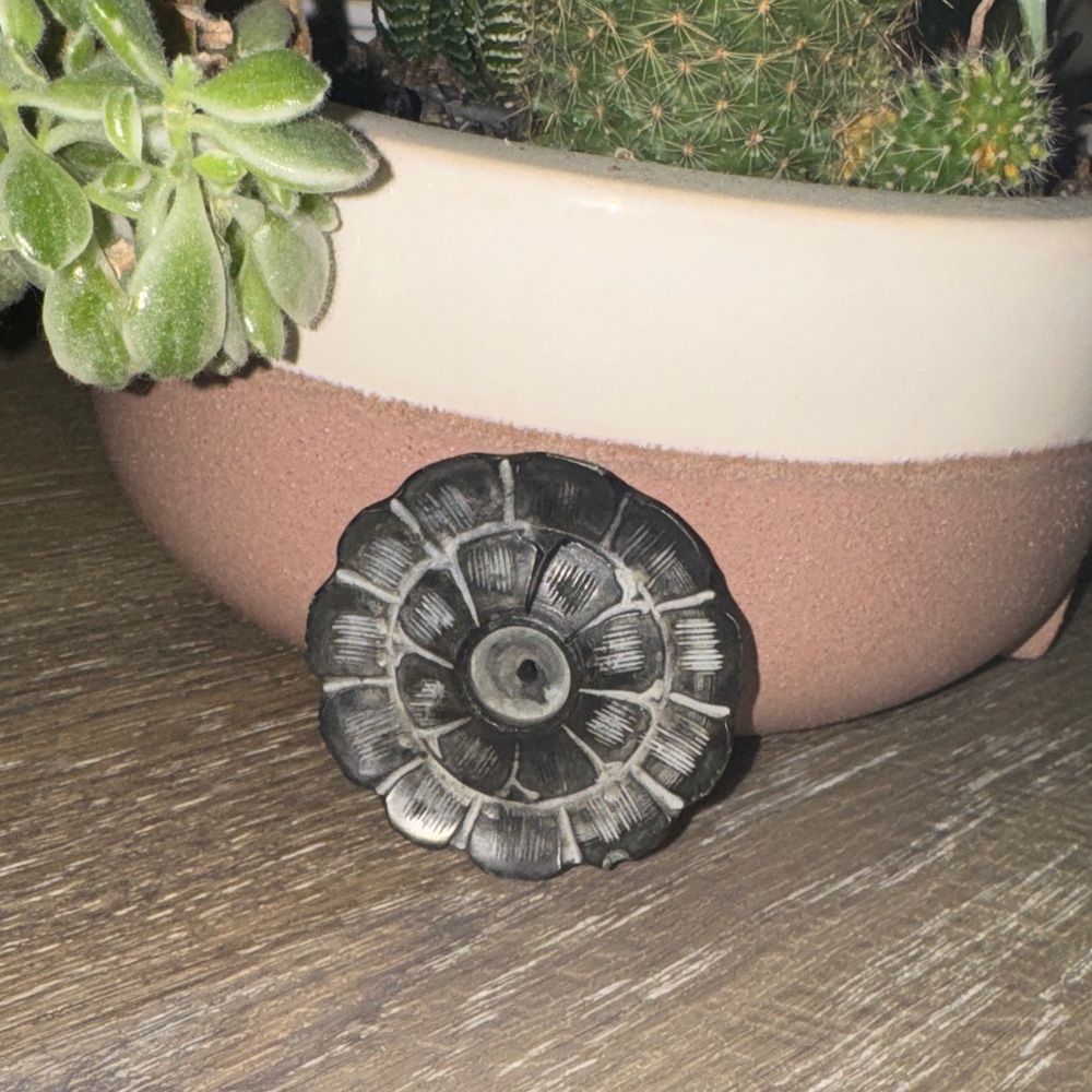 Black and Gray Floral Incense Holder